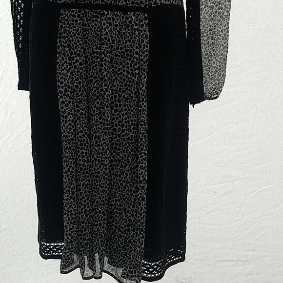 Authentic Burberry Dress - Picture 3 of 7